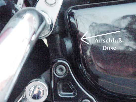 Stromanschluß im Seitendeckel